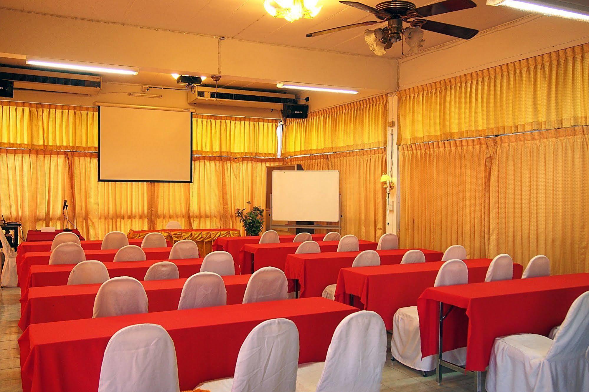 U-Sa Family Hotel Chiang Mai Ngoại thất bức ảnh