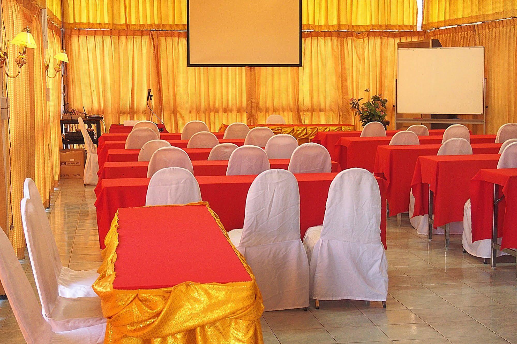 U-Sa Family Hotel Chiang Mai Ngoại thất bức ảnh